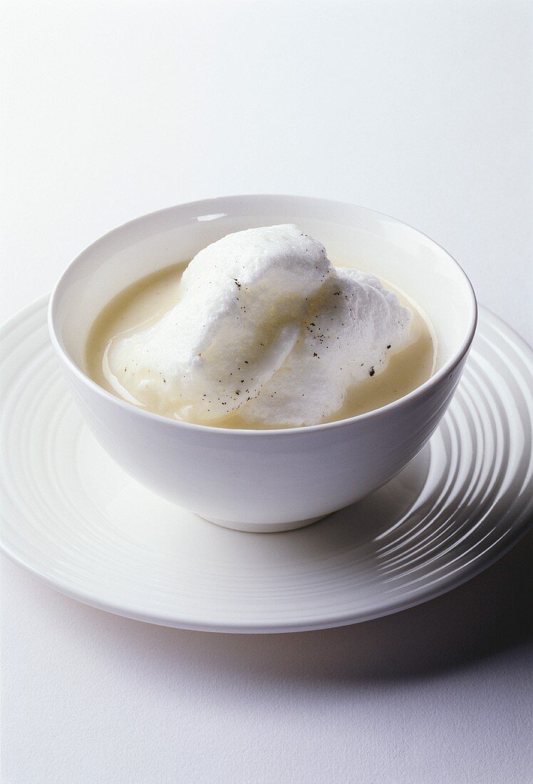 Ile Flottante (Eischneenocken auf Vanillesauce, Frankreich)