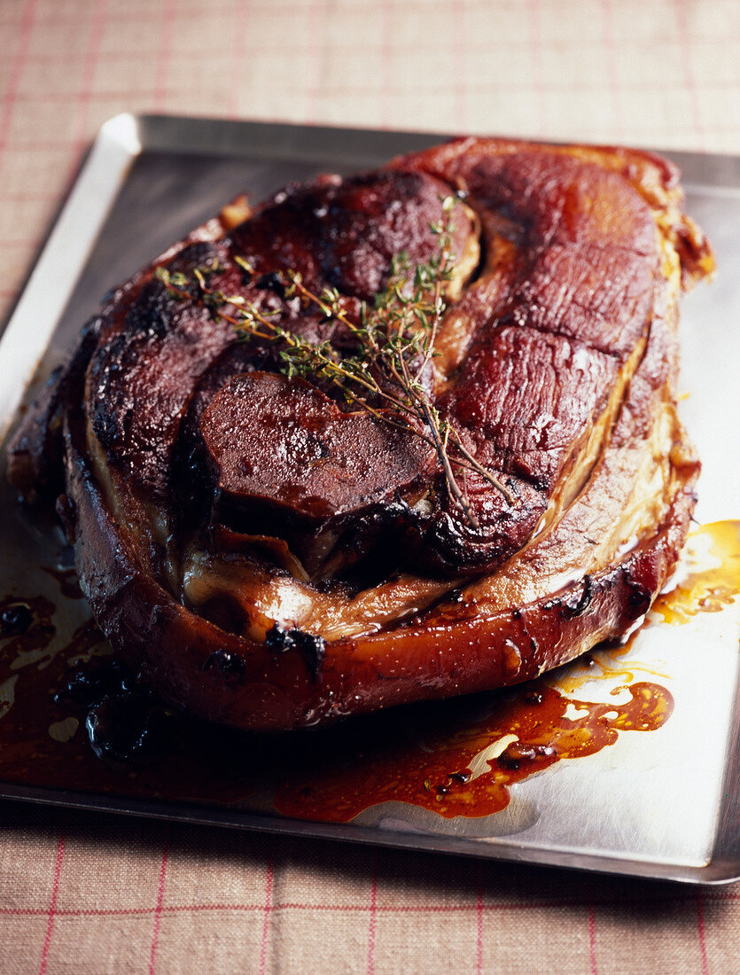 Gegrillte Beinscheibe vom Schwein