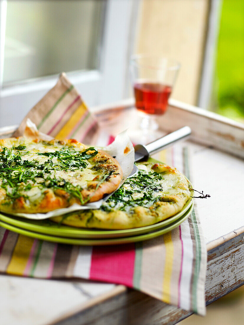 Cheese and rocket pizza