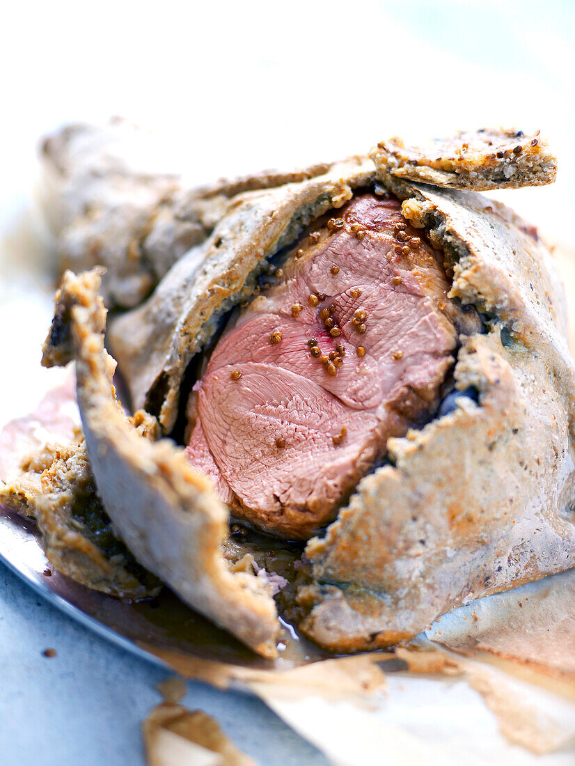 Leg of lamb in spicy salt crust