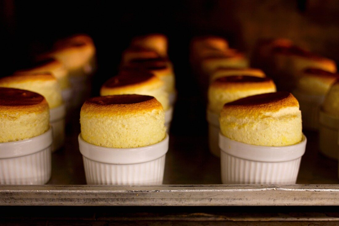 Cooking Grand-Marnier soufflés in the oven