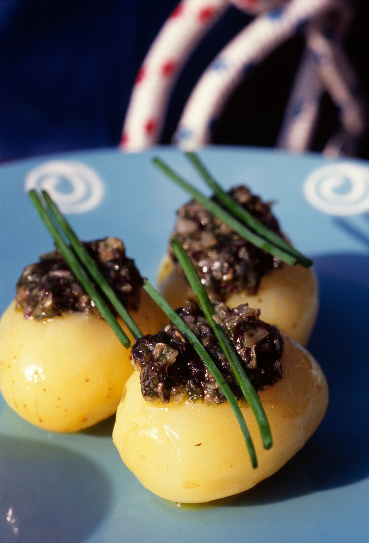 Ratte potaoes stuffed with seaweed tartare