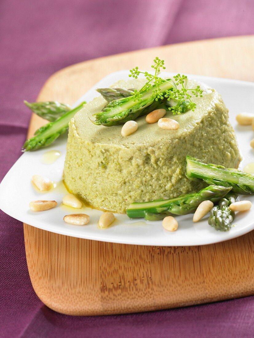 Green asparagus mousse with pine nuts