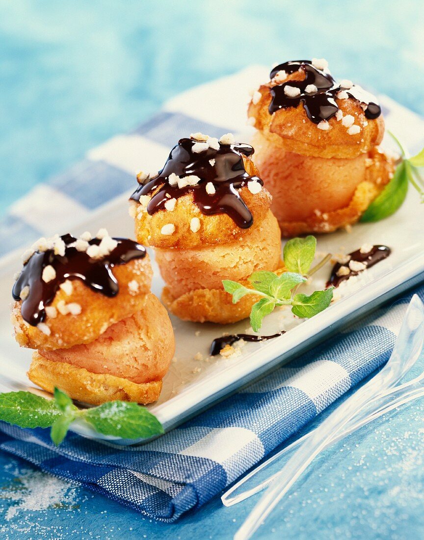 Chouquettes filled with mango sorbet