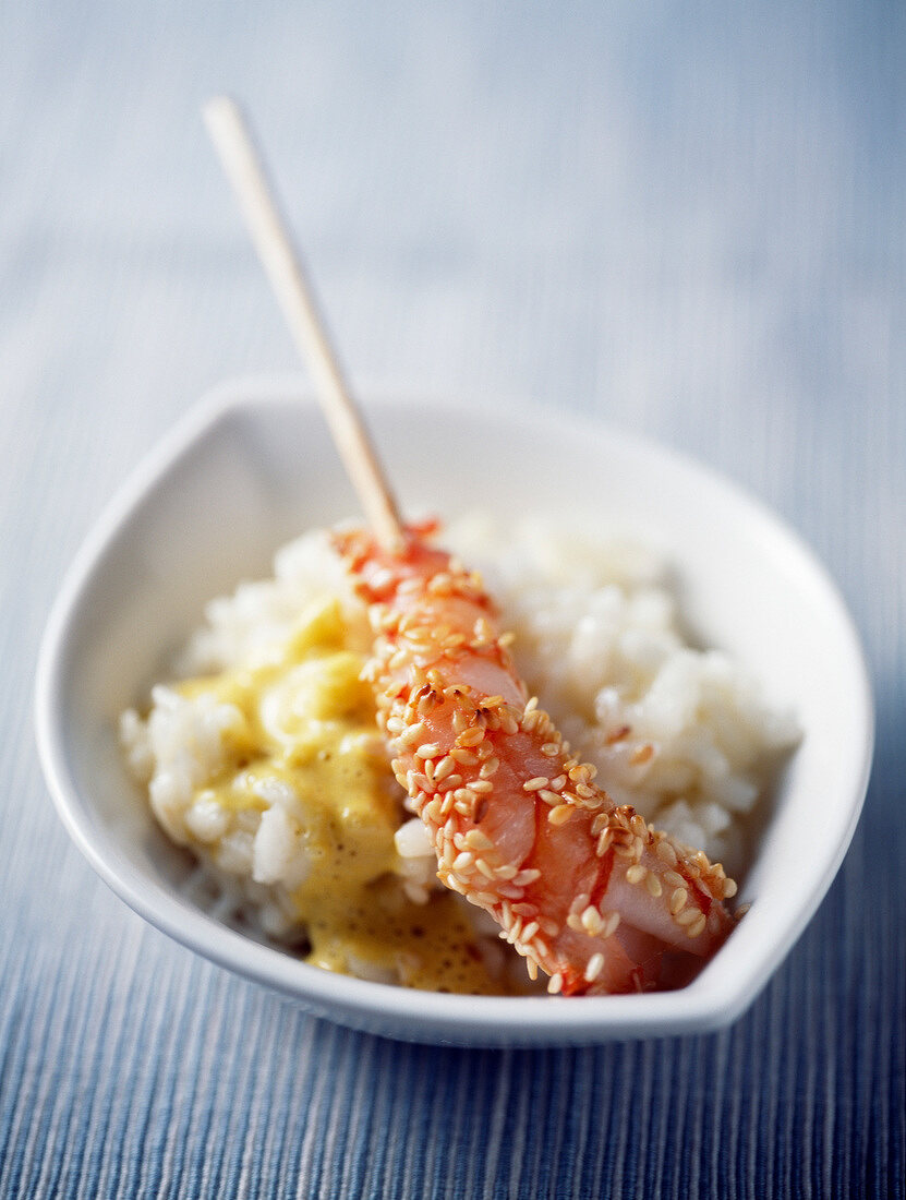 Pan-fried gambas with sesame seeds and risotto with curry sauce