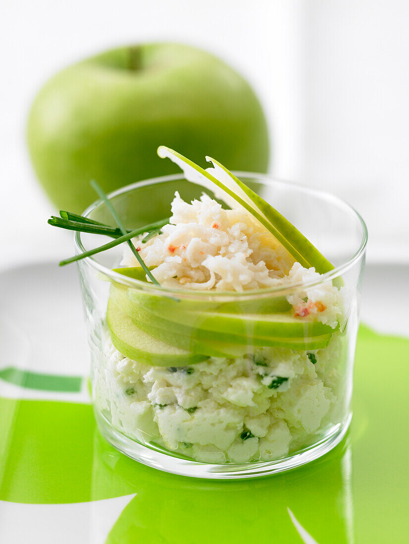 Crab meat and green apple verrine