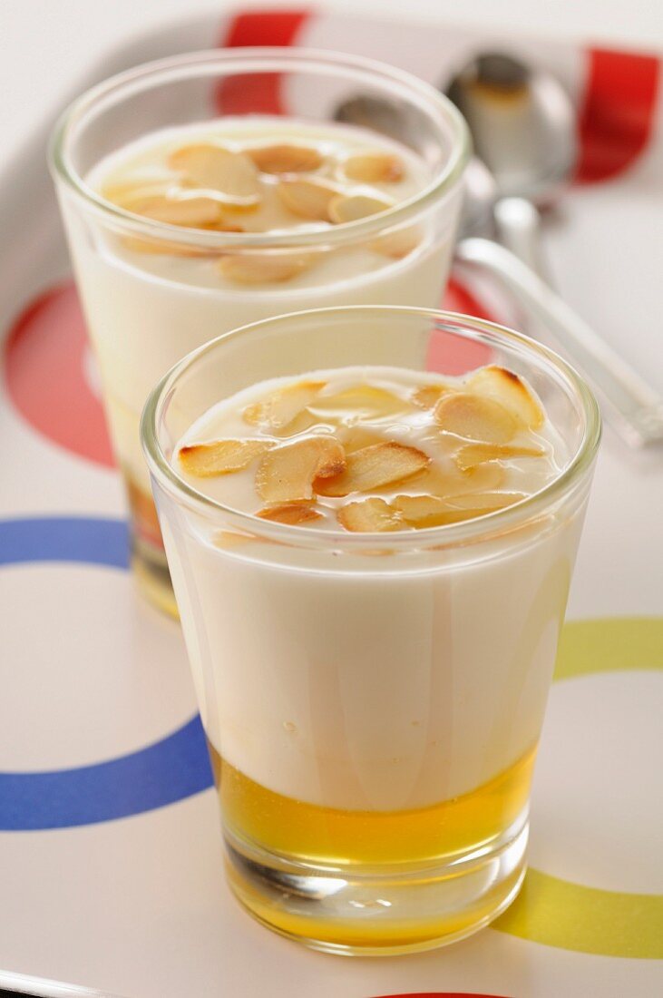 Yoghurt with thinly sliced almonds and honey