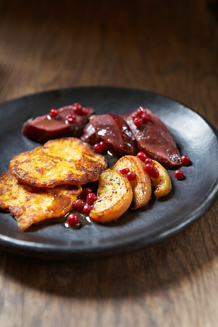 venison with apples and cranberries