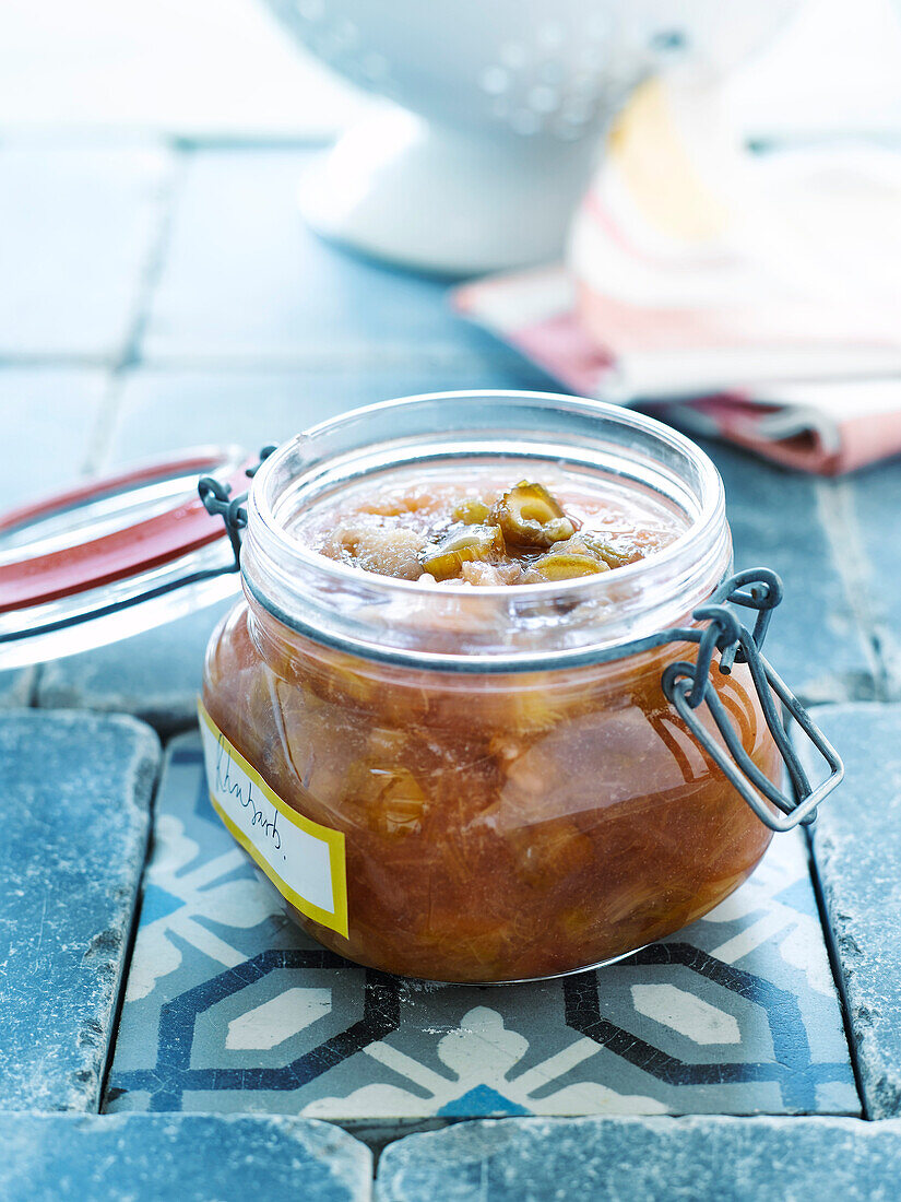 Rhubarb and date jam