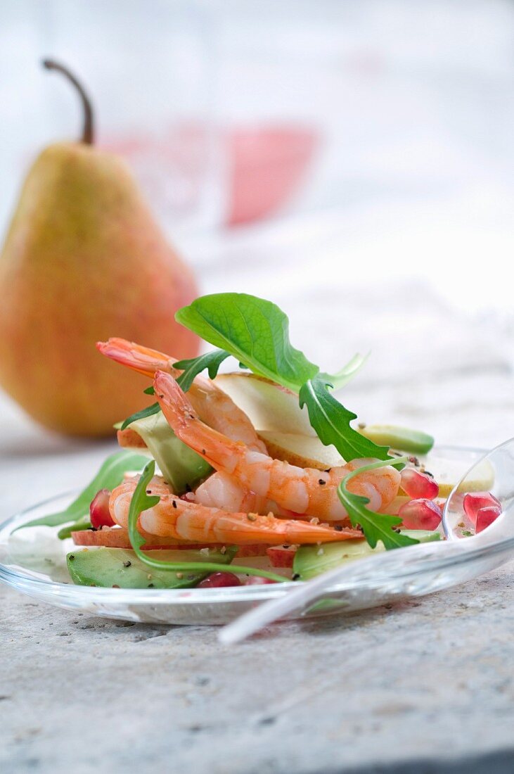 Shrimp-Birnen-Salat mit Avocado und Granatapfelkernen