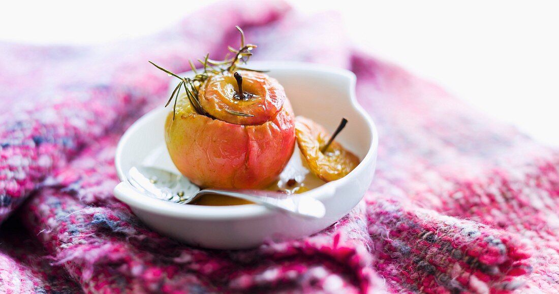 Baked apple with rosemary