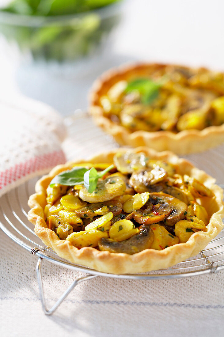 Kleine Tartelettes mit Champignons (vegetarisch)