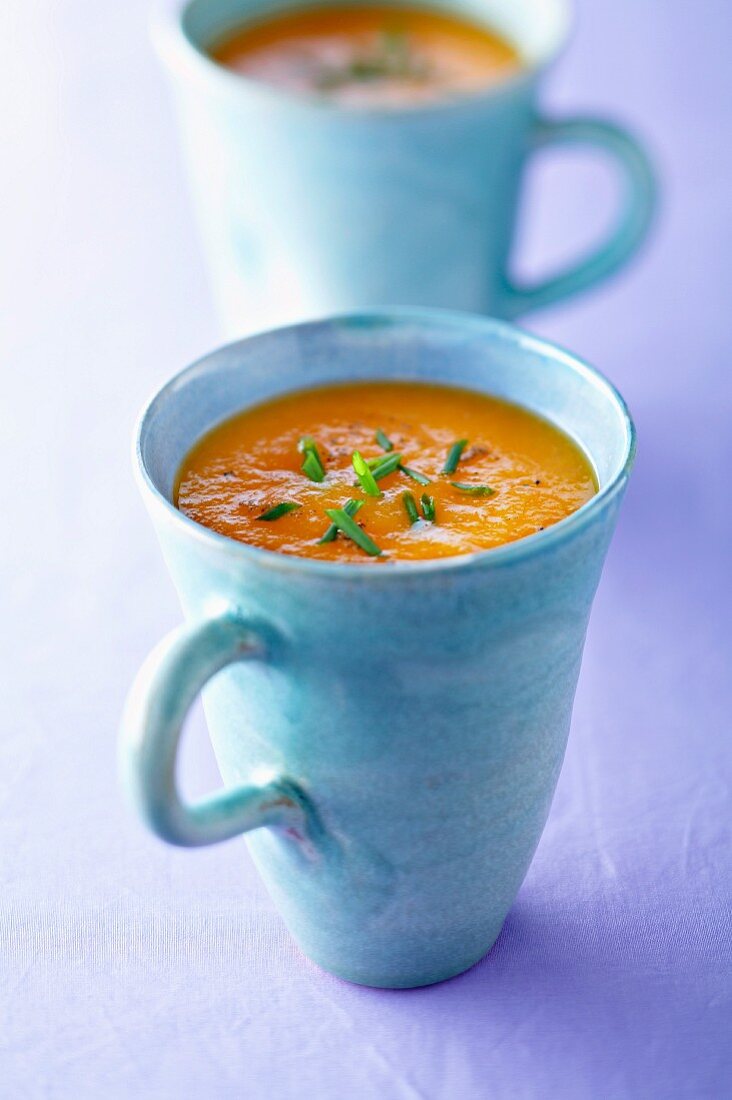 Karotten-Kümmel-Suppe, junghaltend