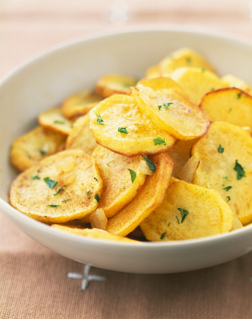 Pommes de terre sarladaise (im Gänseschmalz gebratene Kartoffeln, Frankreich)