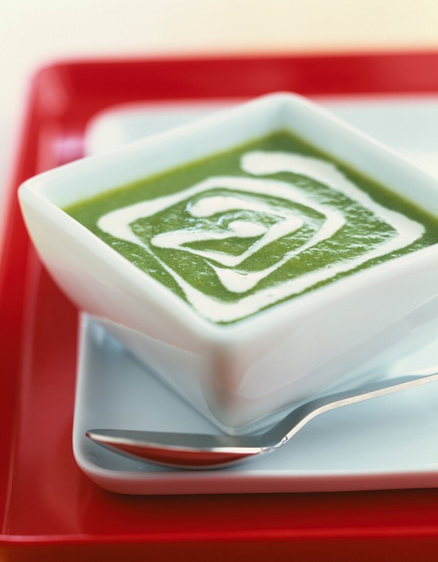 Cream of green asparagus with cream