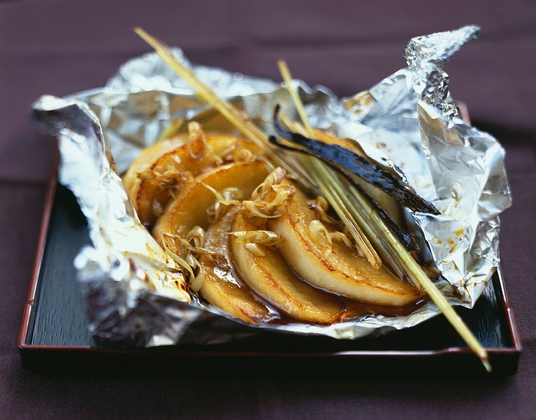 Sliced baked apples with citronella