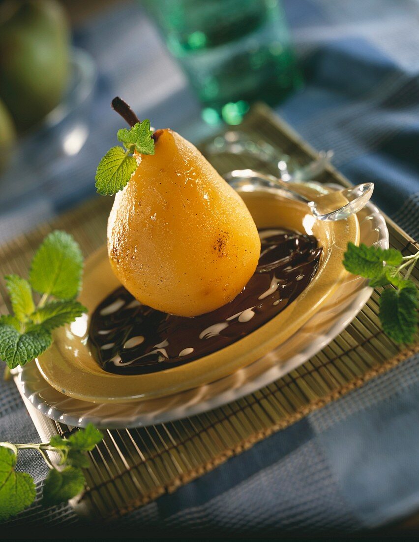 Steam-cooked pear with chocolate sauce