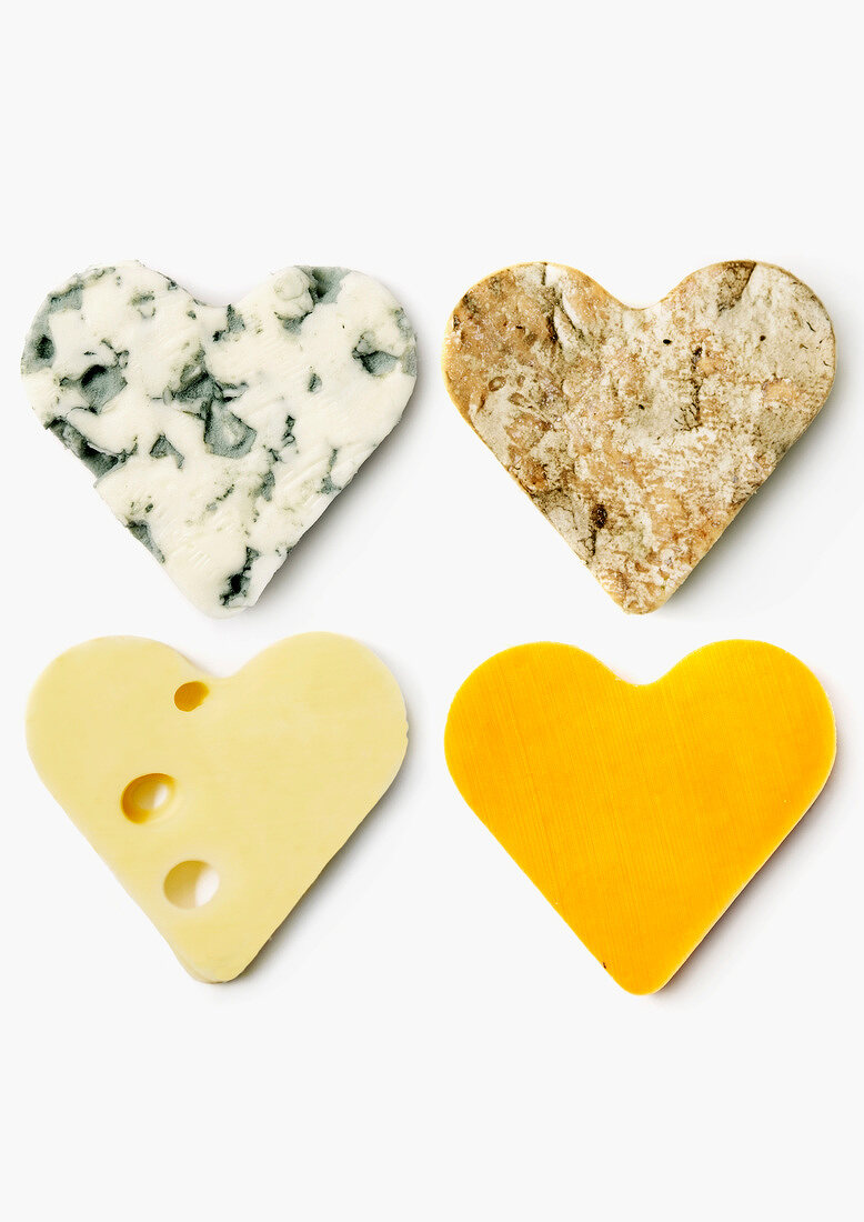 Vier Herzen aus verschiedenem Käse