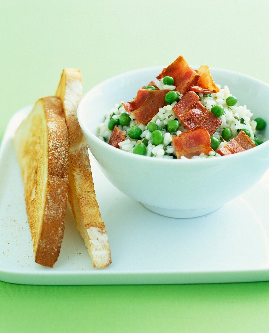 Rice salad with peas and bacon