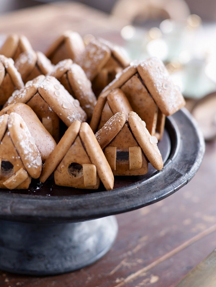 Small home-shaped cookies