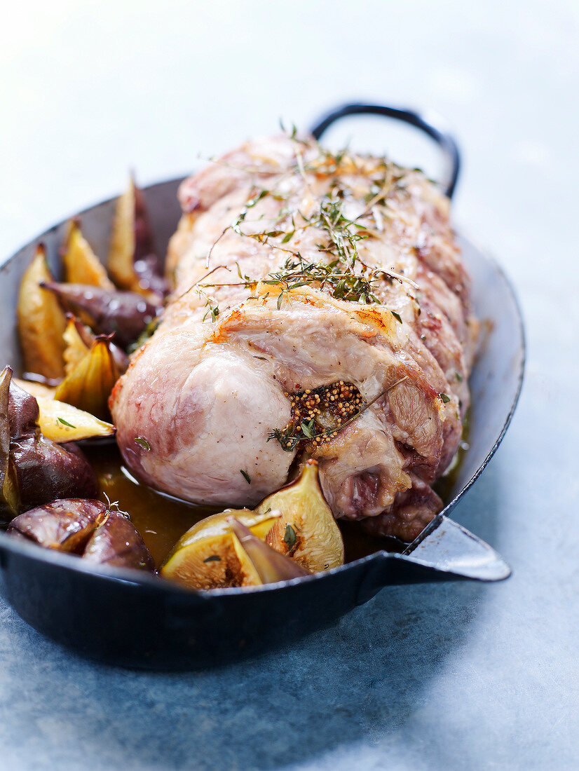 Schweinebraten mit frischen und getrockneten Feigen