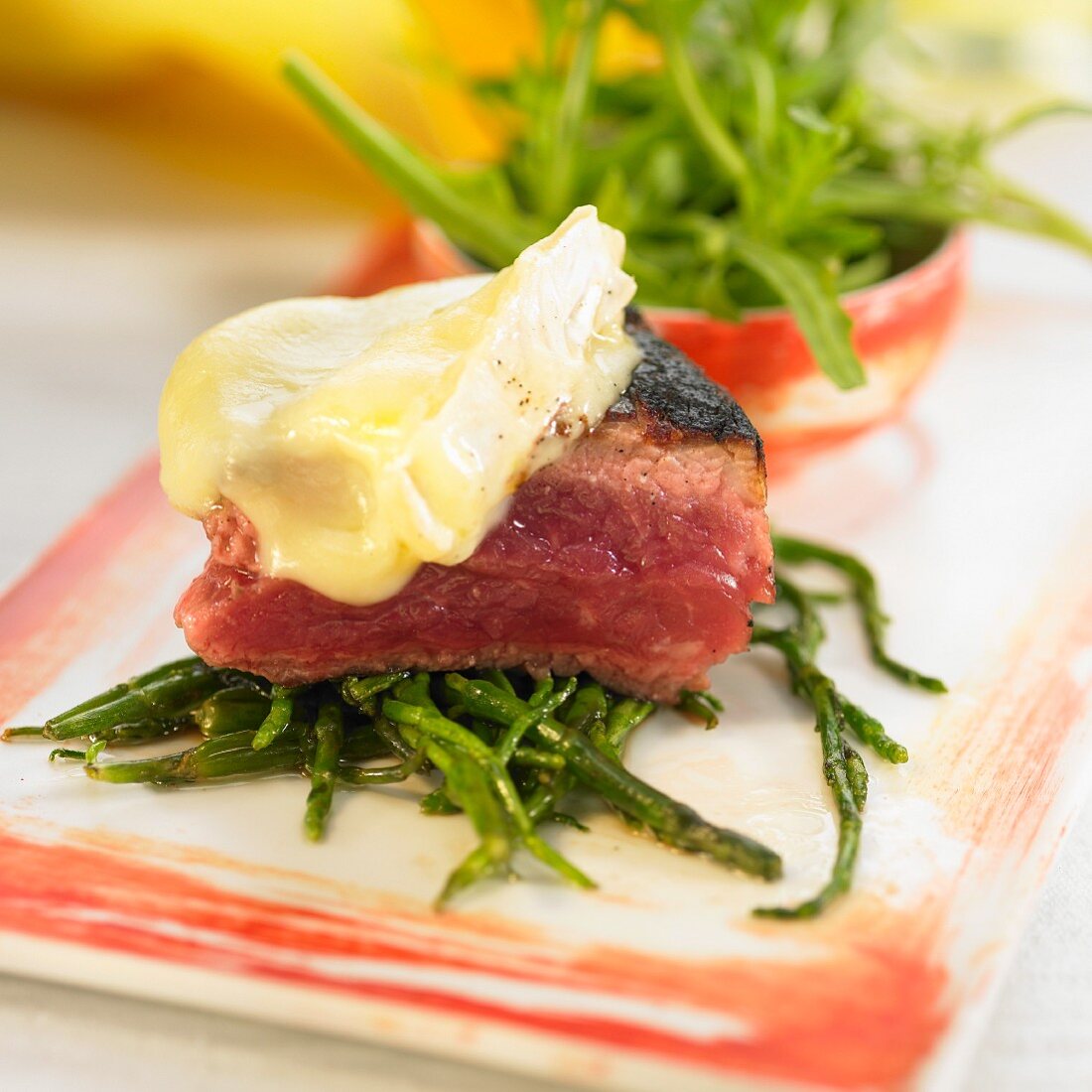 Entrecote with Camembert and green beans