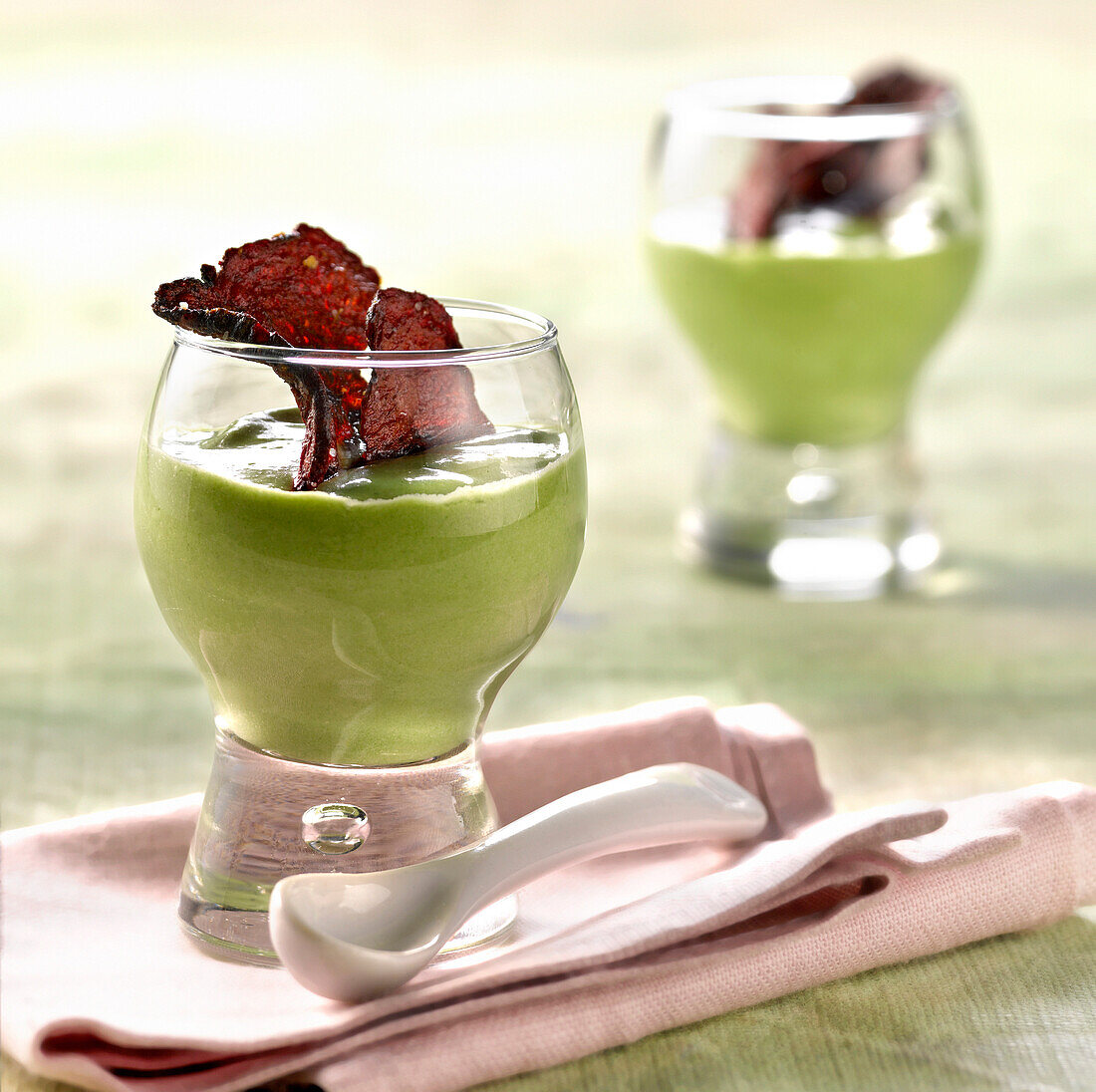 Cream of spinach with beetroot crisps