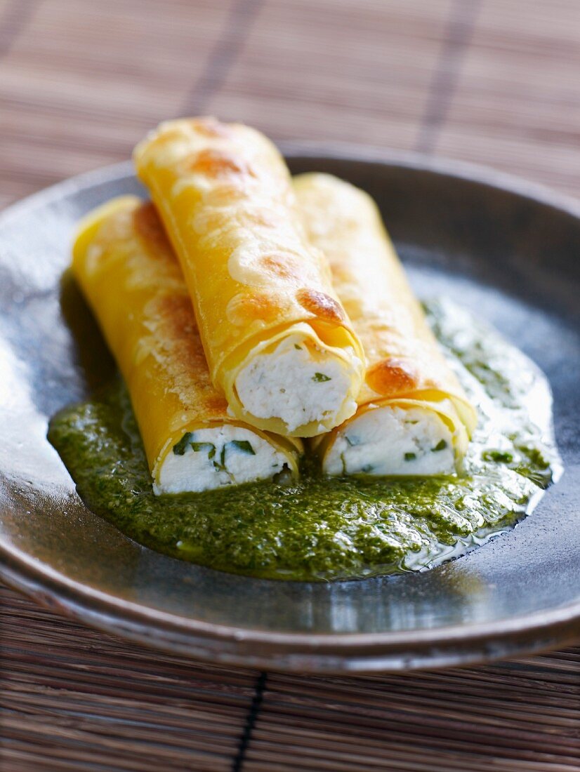 Cannelloni mit Ricotta auf Estragonpesto