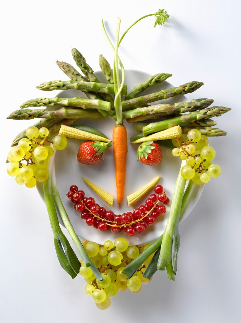 Fruit and vegetables in the shape of a face
