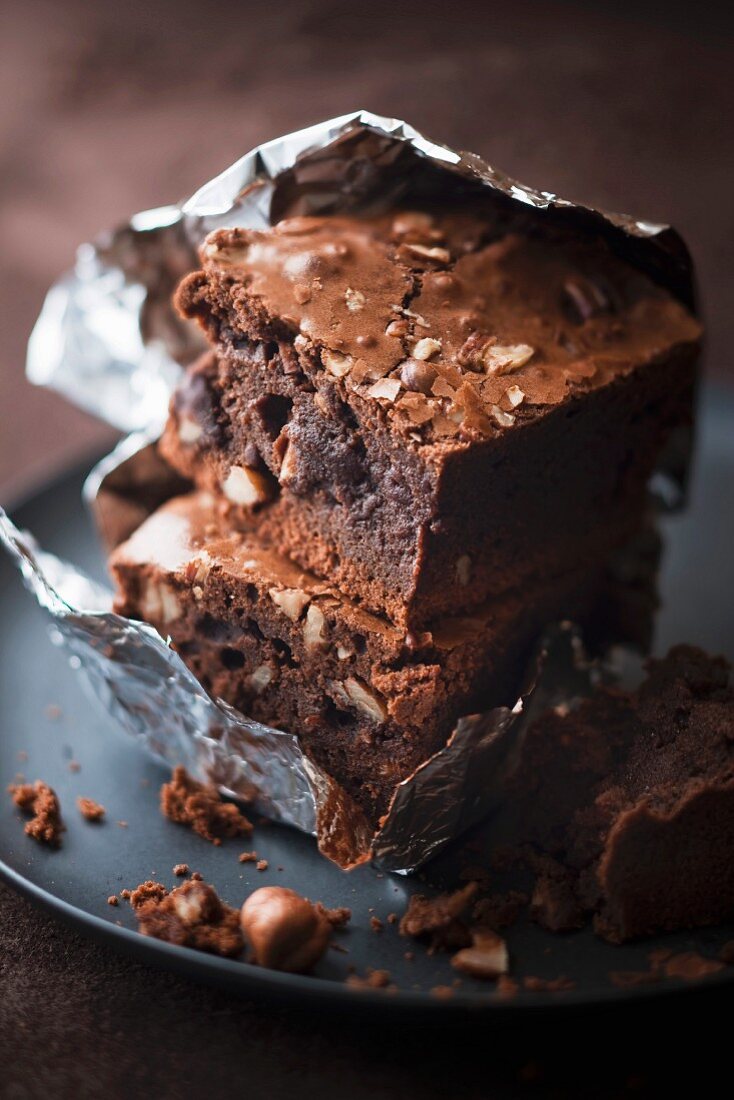 Brownies with nuts (Close Up)