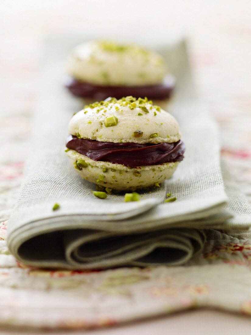 Pistachio macaroons with chocolate filling