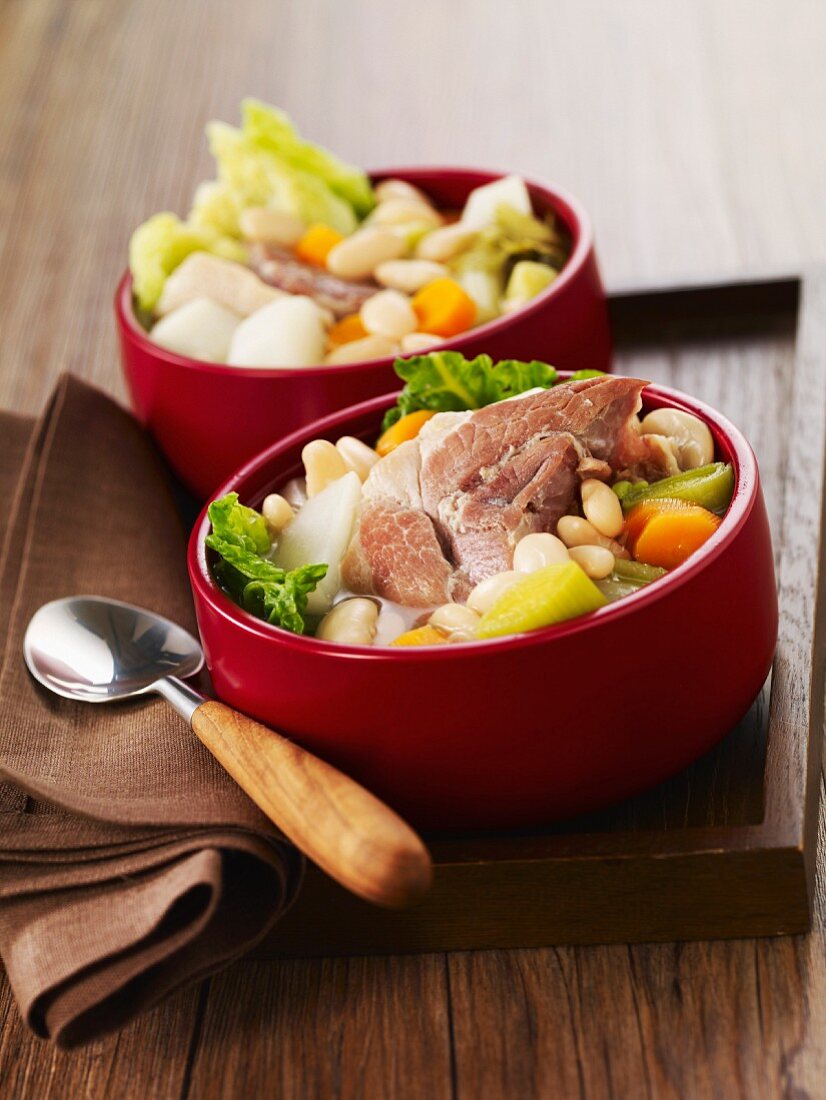 Gemüse-Bohnen-Suppe mit Bayonner-Schinken