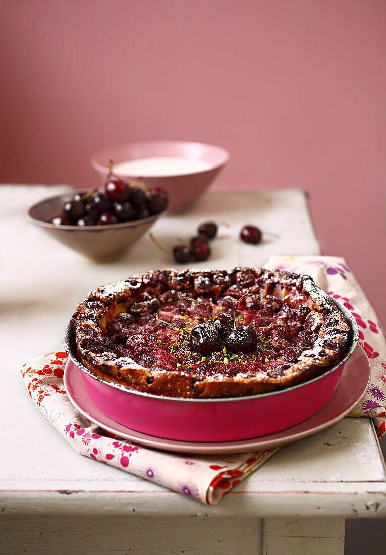 Kirsch Clafoutis mit Pistazien