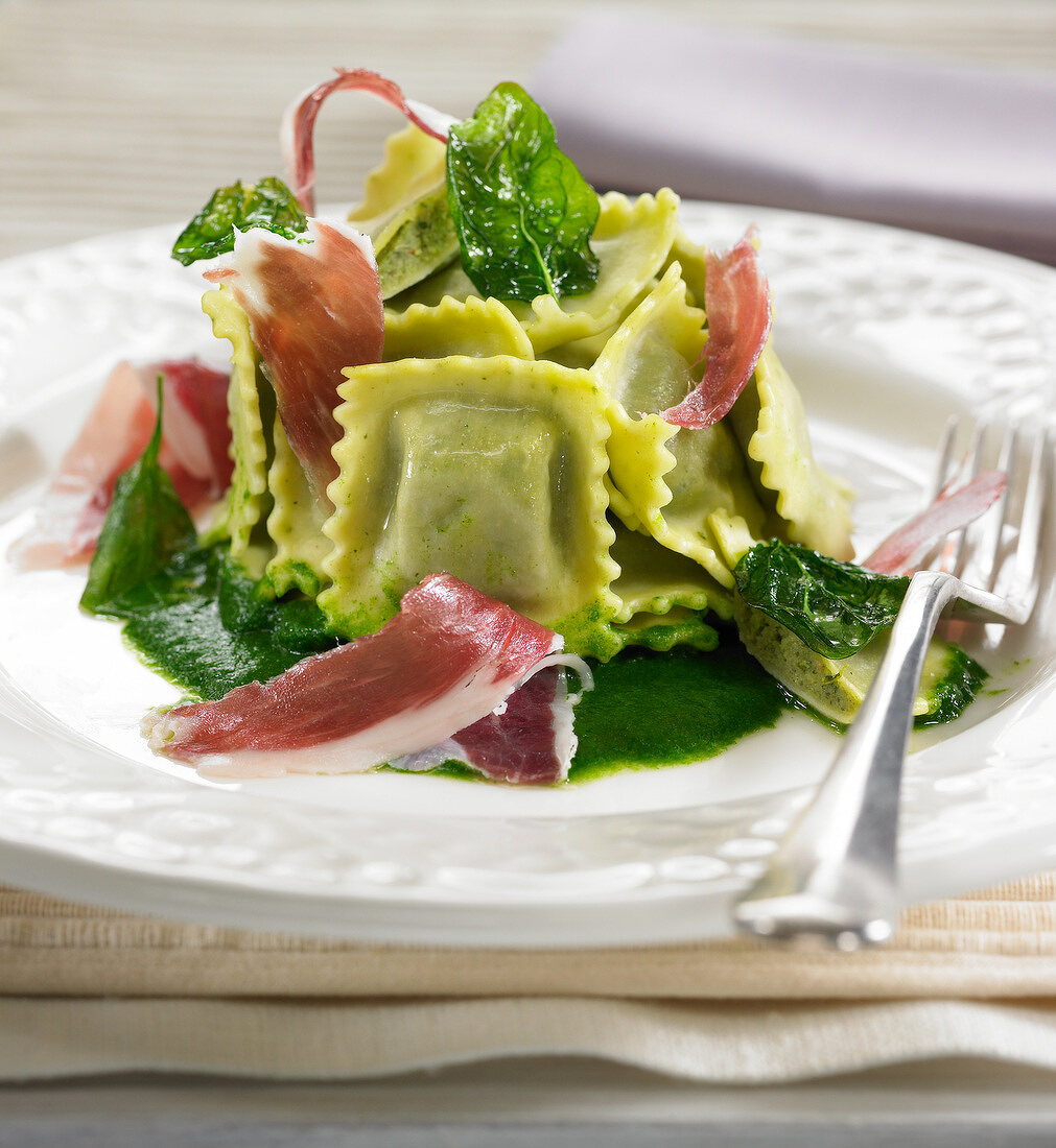 Tortellonis with spinach