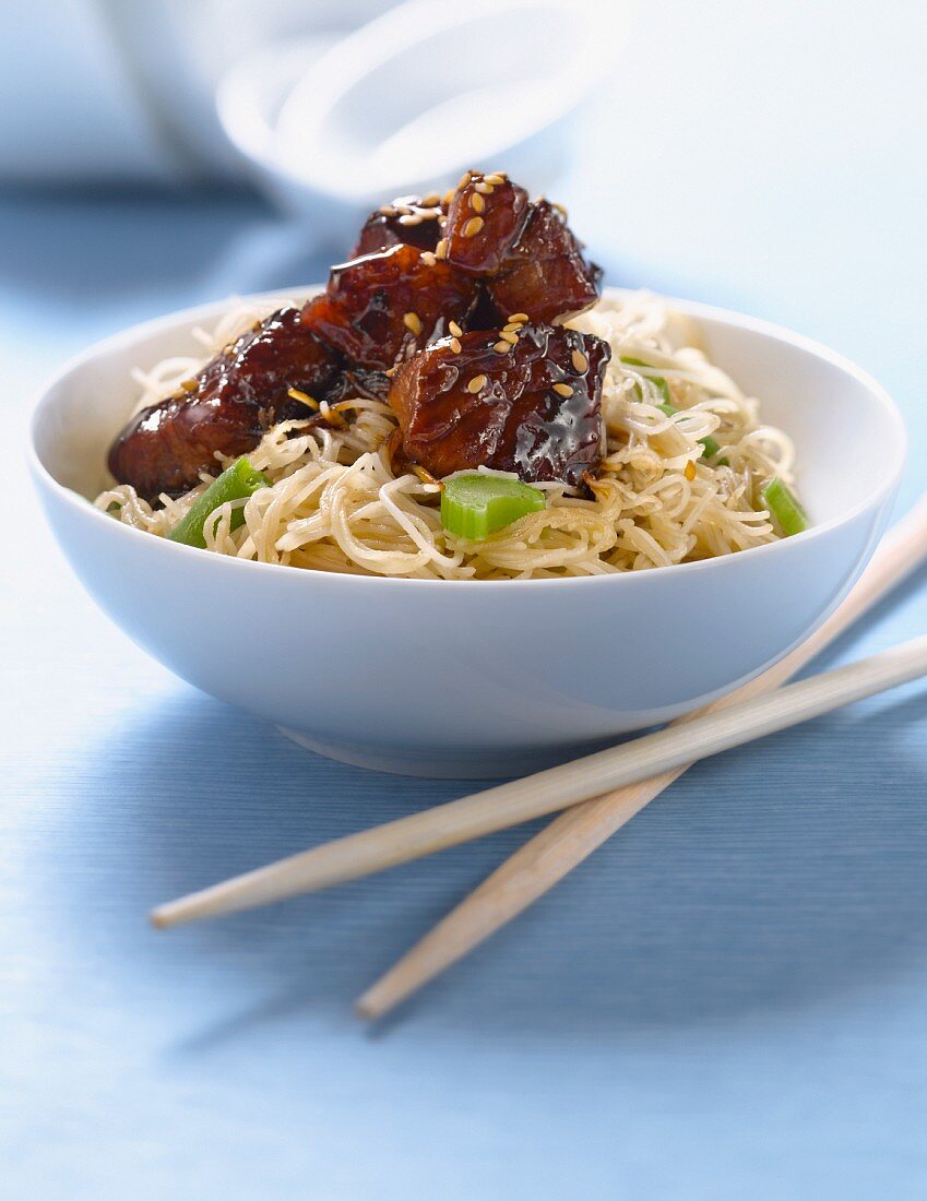 Rice noodles with caramelized pork