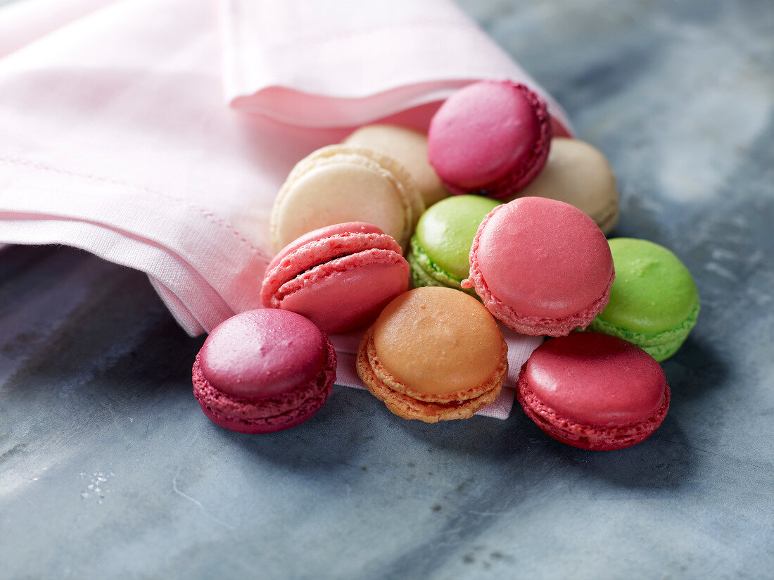 Different-flavored mini macaroons
