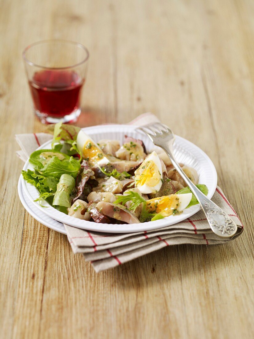 Salat Lyoner Art mit Entenmagen und Ei