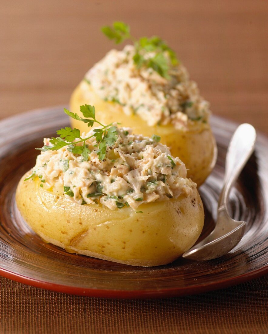 Pellkartoffeln mit Thunfisch gefüllt