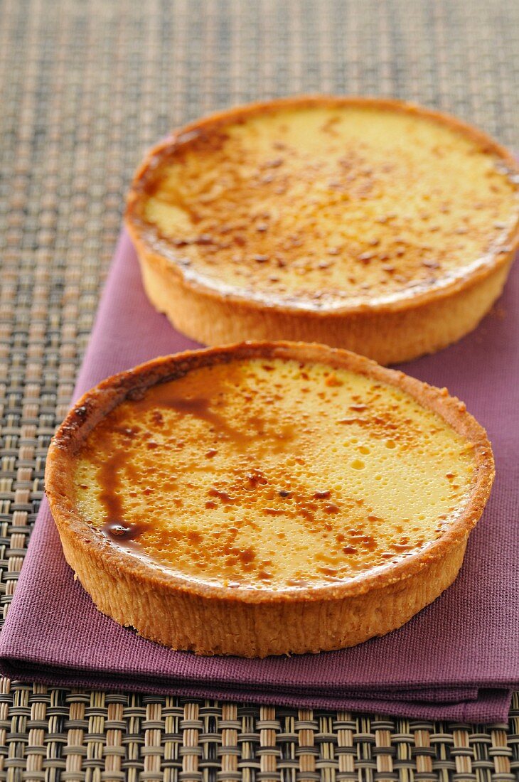 Crème brûlée tartlets