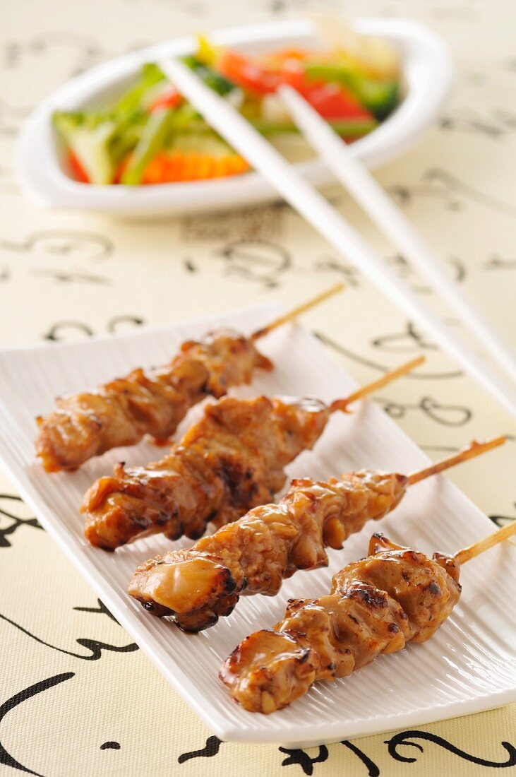 Yakitori-Grillspiesse mit Schweinefleisch