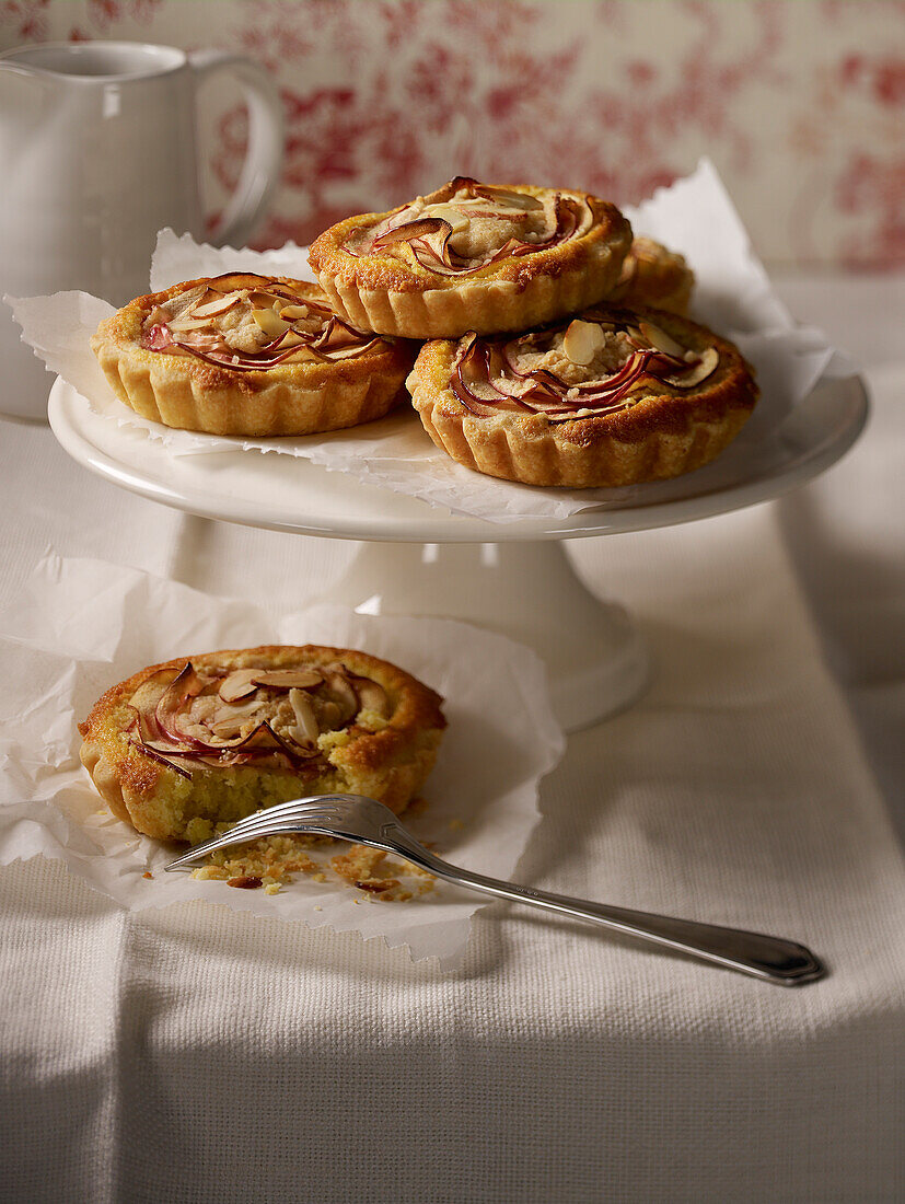 Almond-flavored and apple tartlets