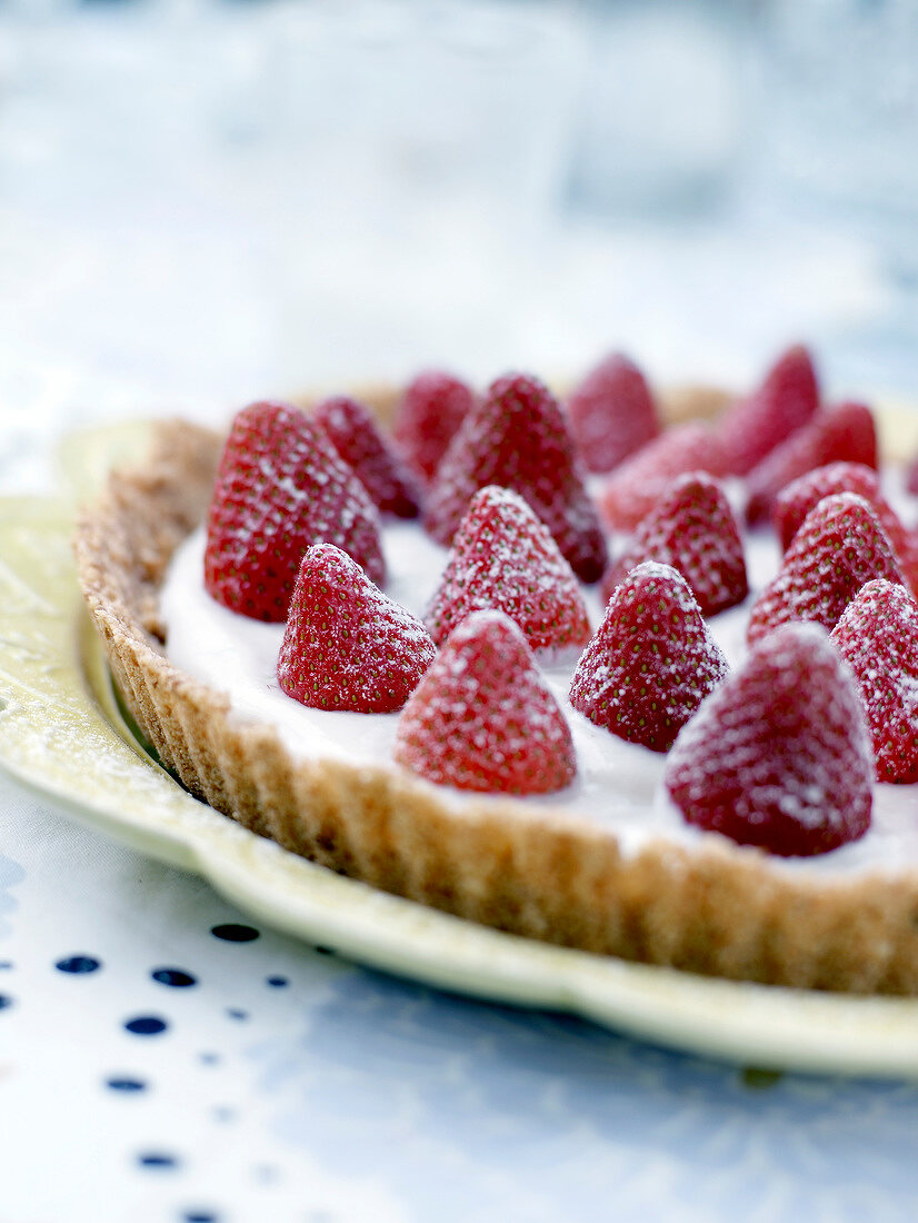 Strawberry tart without cooking