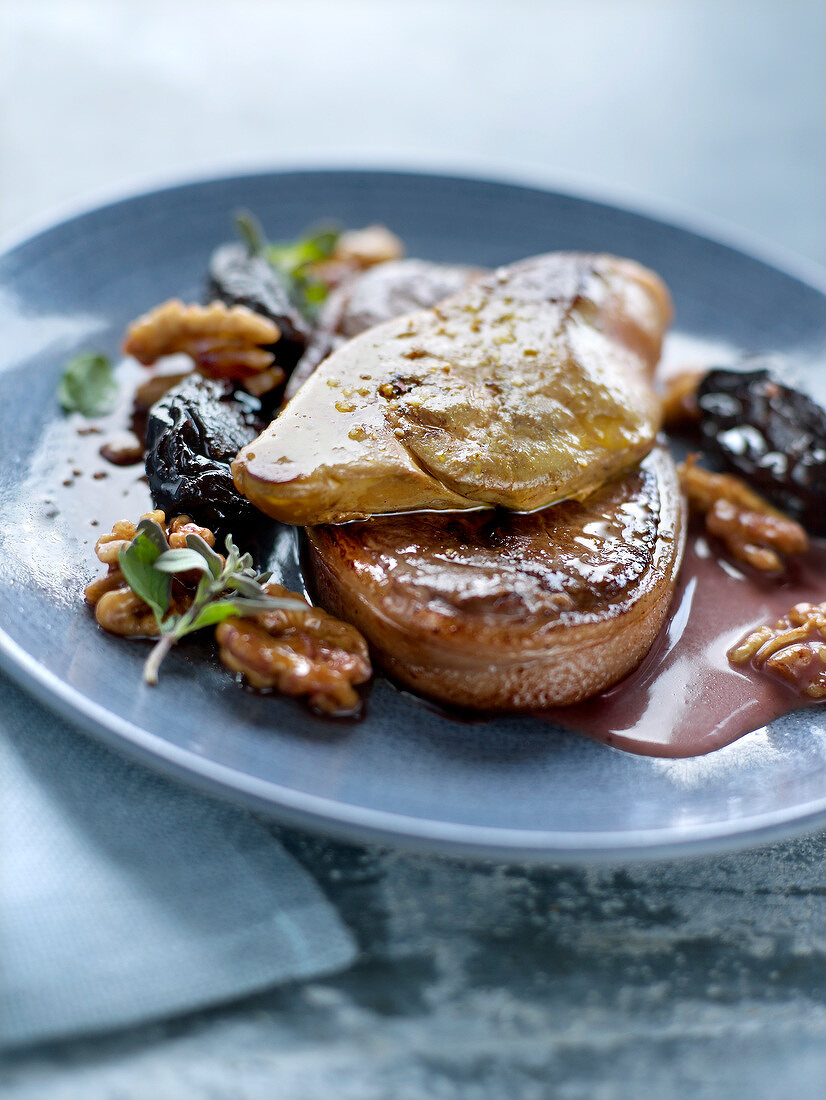 Tournedos Rossini with dried fruit