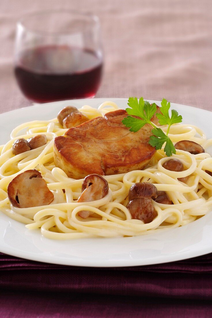 Linguine mit Steinpilzen und gebratener Entenstopfleber