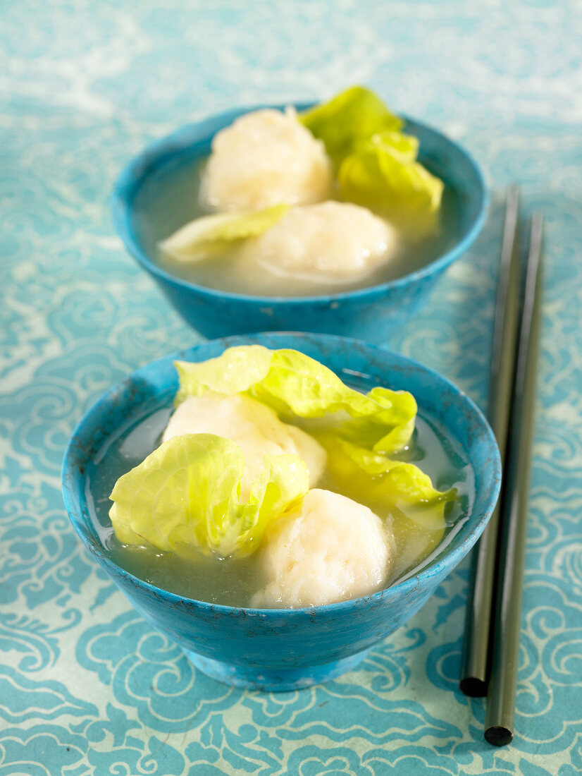 Suppe mit Fischbällchen und Ingwer