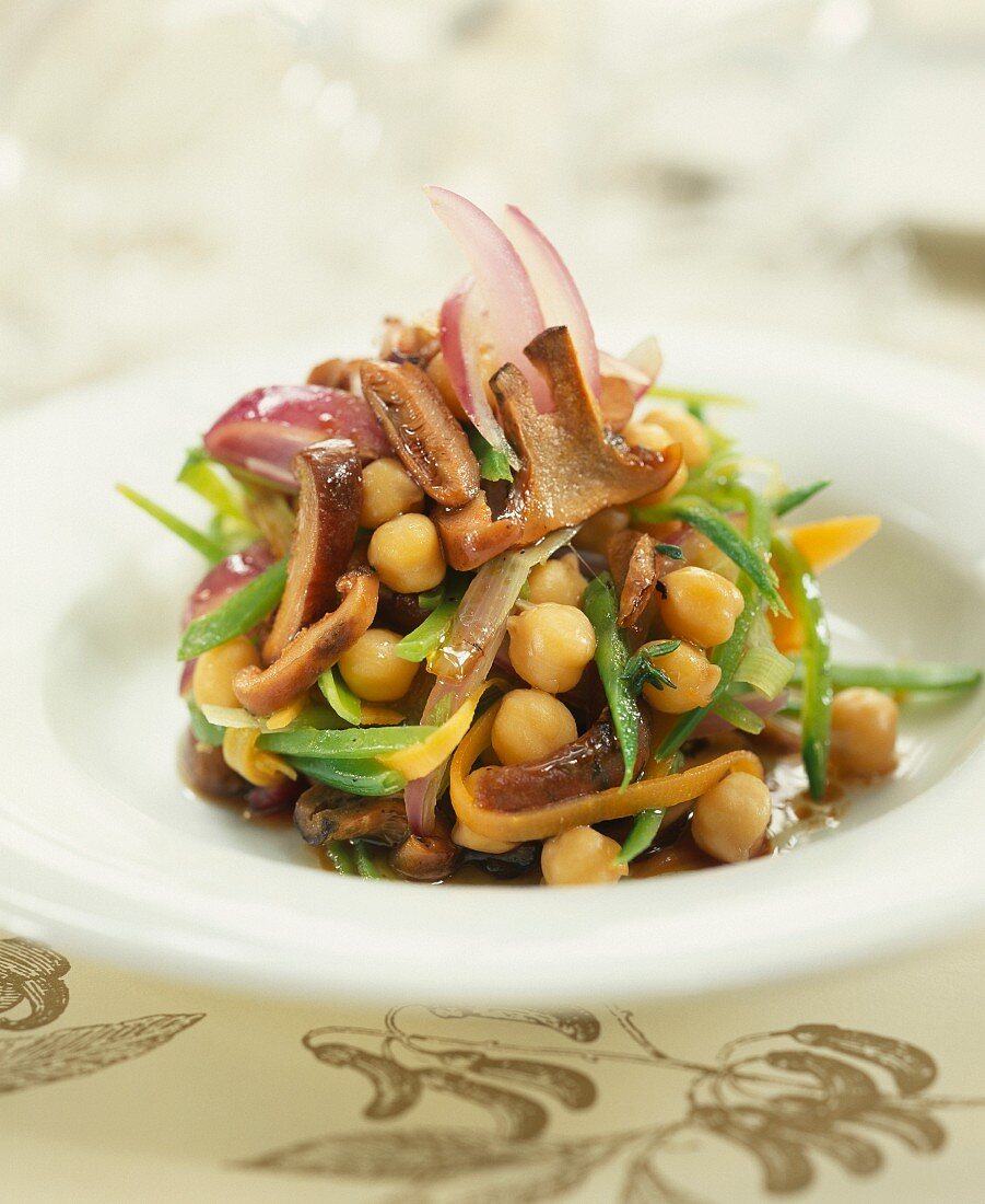 Chickpea,mushroom and green pepper salad