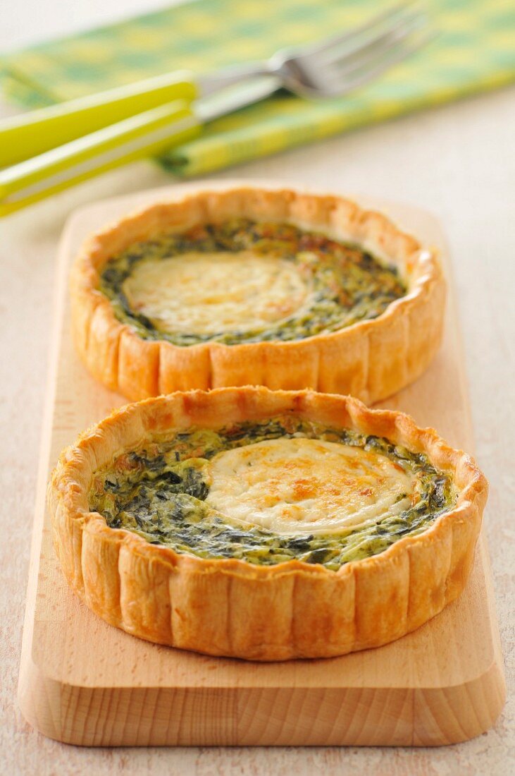 Goat's cheese and spinach tartlets