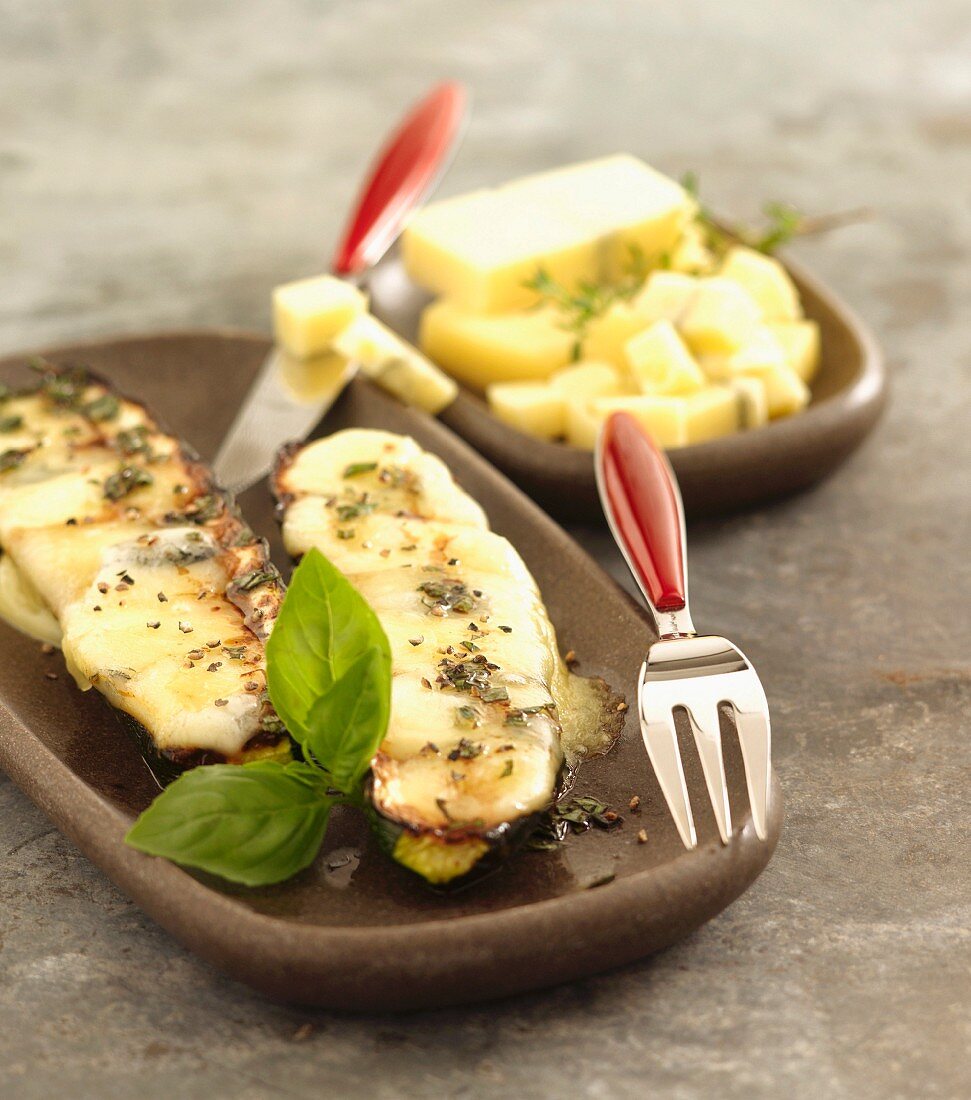 Überbackene Zucchini mit Morbier-Käse
