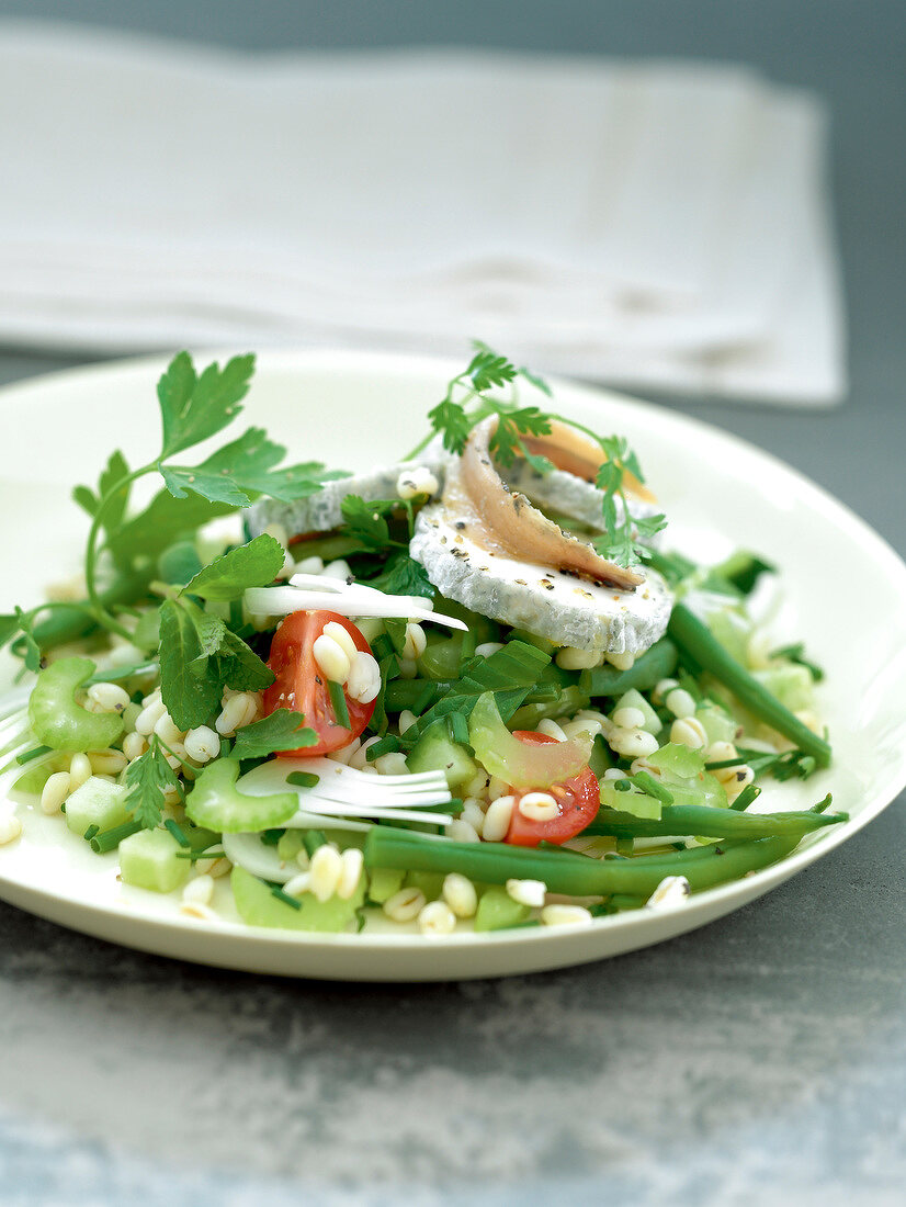 Wheat mixed salad with goat's cheese and herbs