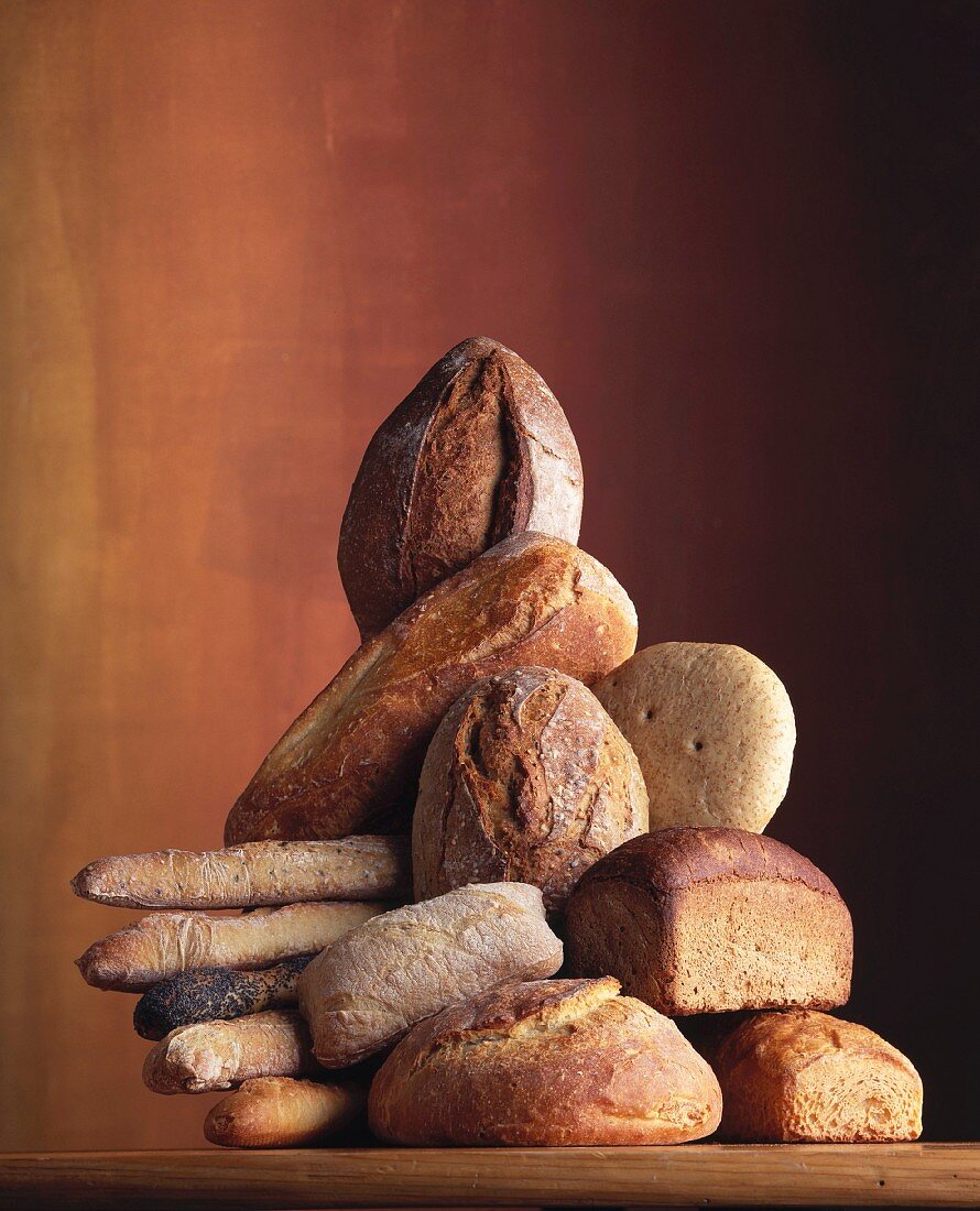 Stillleben mit verschiedenen Brotsorten